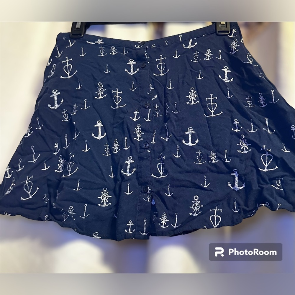 Aéropostale Navy and White Anchor print Skirt. Buttoned down front. Size Medium.